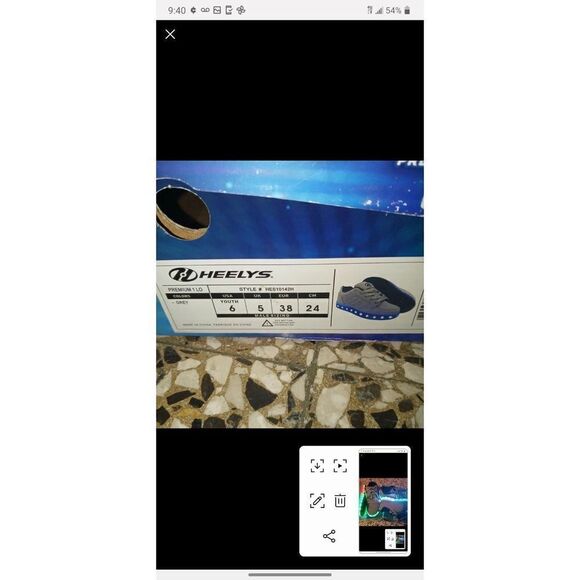 One pair of Heelys - Picture 5 of 8